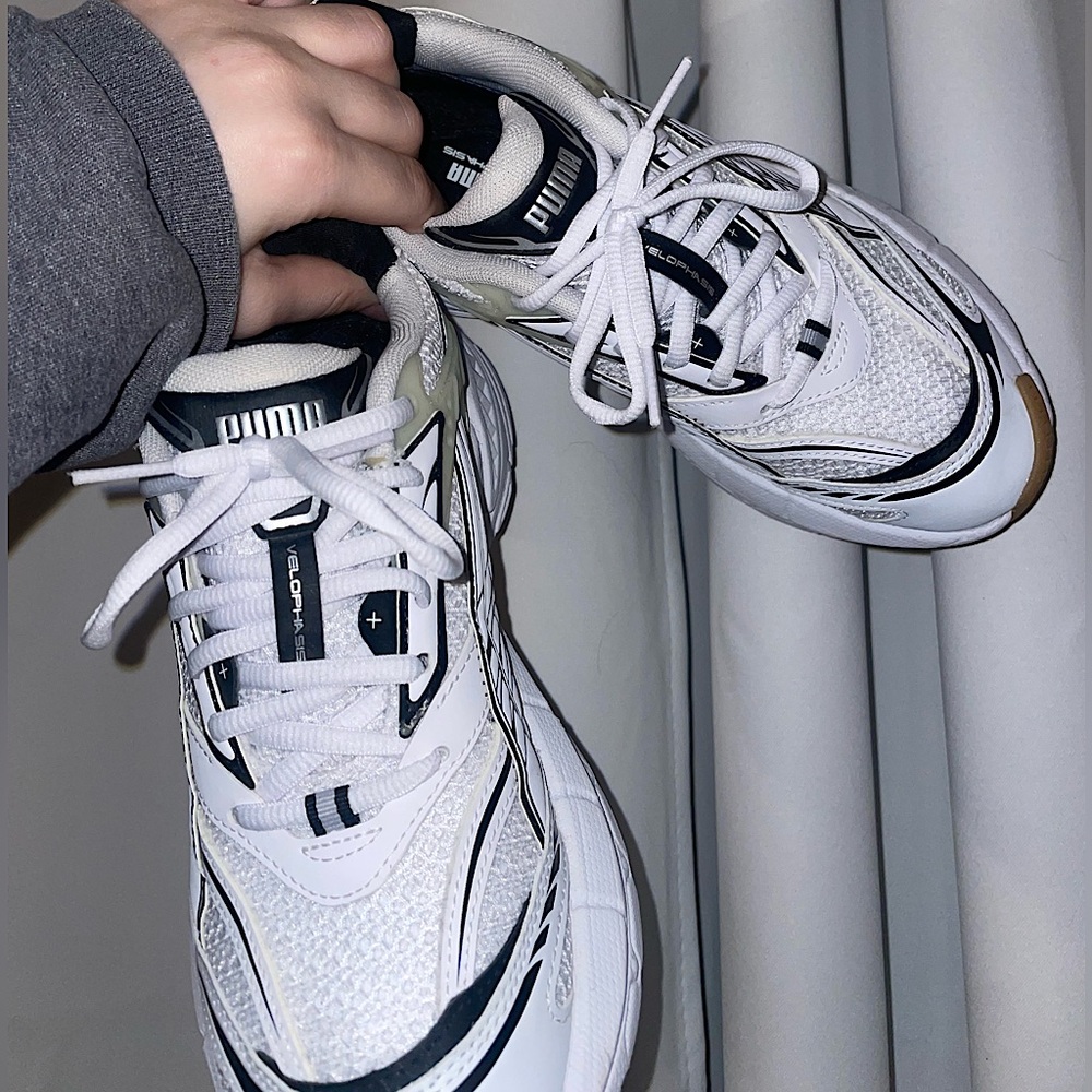 PUMA VELOPHASIS White and Black Sneakers